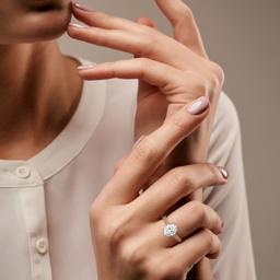 Oval Elegance Solitaire